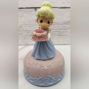 Precious Moments Walt Disney
Musical Birthday Cinderella